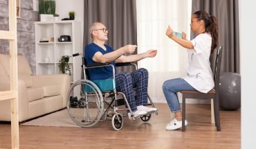 nurse-using-resistance-band-explain-old-man-how-use-it_482257-106